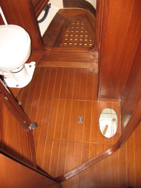 Main mast step in the head