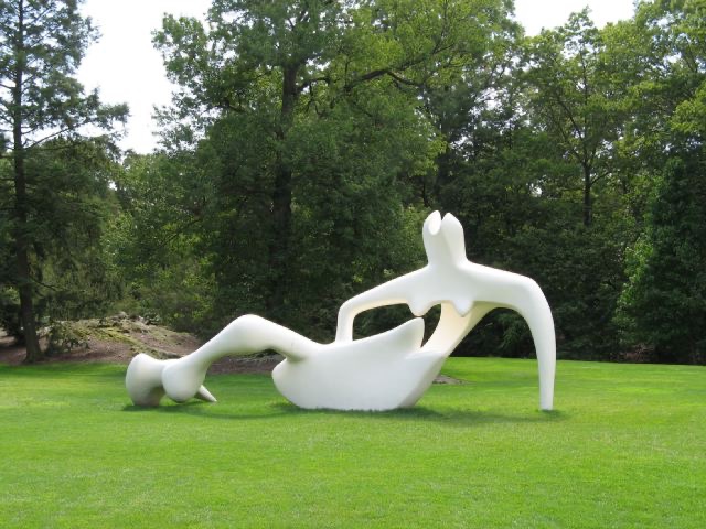 Henry Moore at the Botanical Gardens