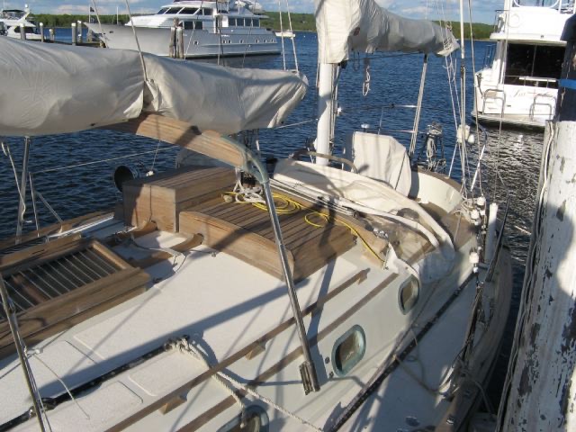 Aft cabintop, with another optional storage box